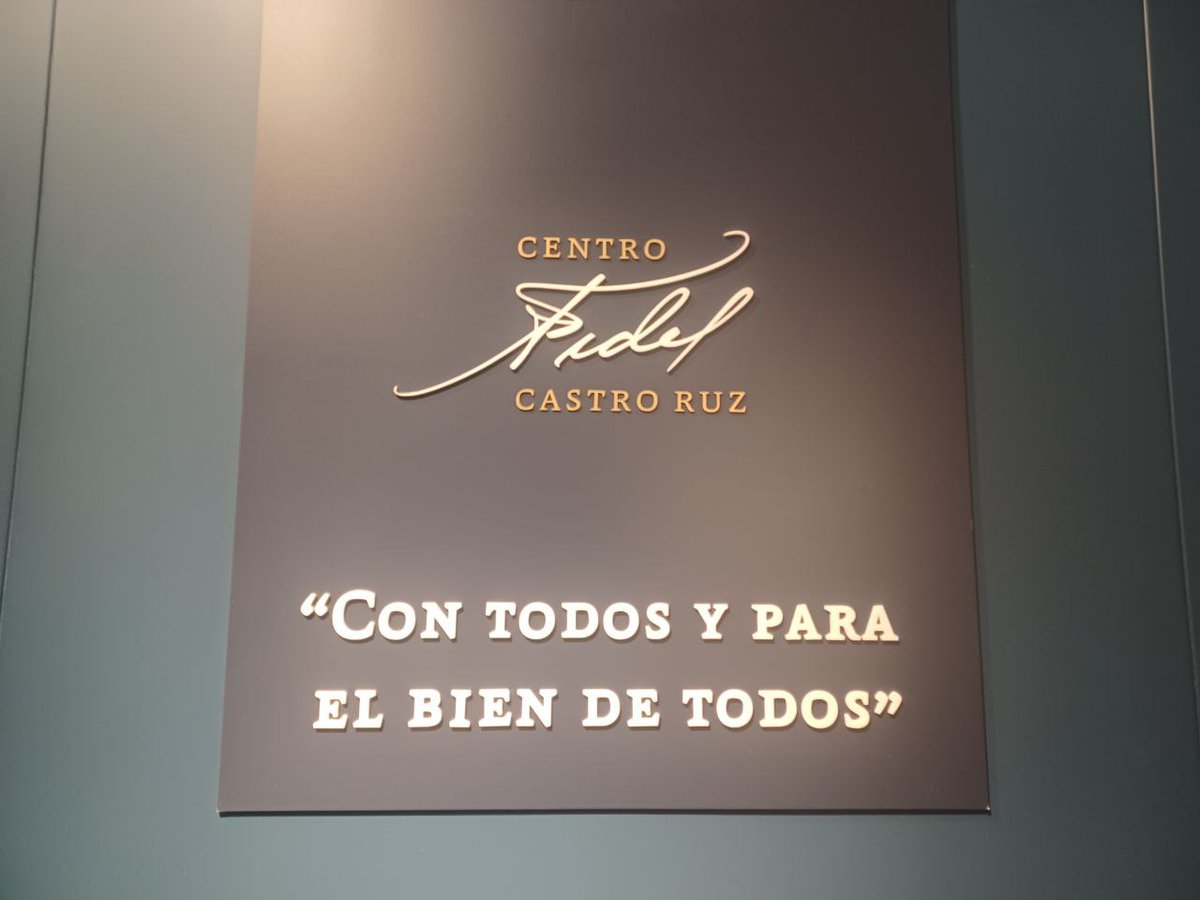 #Martí:"iPara ti, patria, la sangre de las heridas de este mundo, y la sonrisa de los mártires al caer! iPara ti, patria, el entusiasmo sensato de tus hijos, el dolor grato de servirte, y la resolución de ir hasta el fin del camino!". #DesdeSuAltura