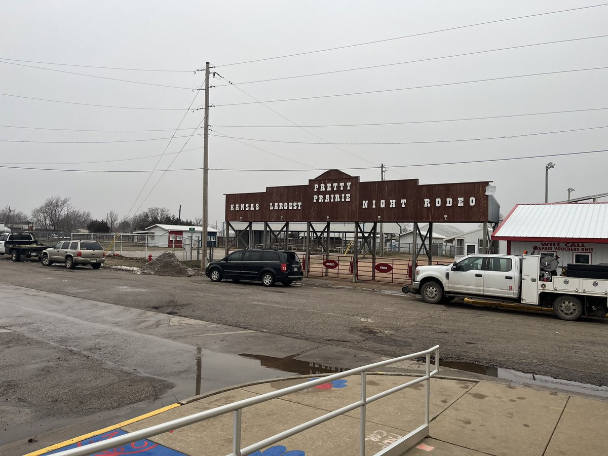 IT_guy8706's tweet photo. Small town Kansas! Where the grain elevator towers over the school. Where concrete and wooden stands are still cool!
Also home of the largest outdoor rodeo in Kansas! 😊
#RuralKansas #SmallTownKansas #LoveOfficiatingForSmallSchools #CallTheGame https://t.co/VwaBUHWA34