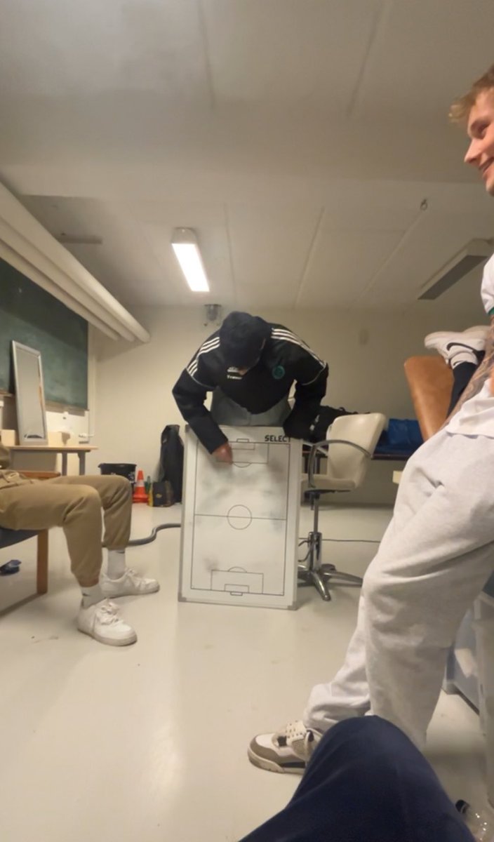 TIKton_'s tweet photo. @BBuzquurz Inside the drisco lockeroom

Love ti see it!! https://t.co/nuFJp2J9wp