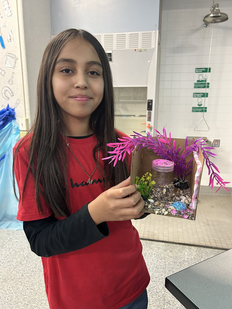 6th grade GATE Camp! Students got to be creative engineers as they learned how to build a simple circuit to light up their aquariums and used 3D pens to bring sea creatures to life. 
Big shout out to Mrs. Lopez and Mrs. Mendez for an amazing #burtonexperience