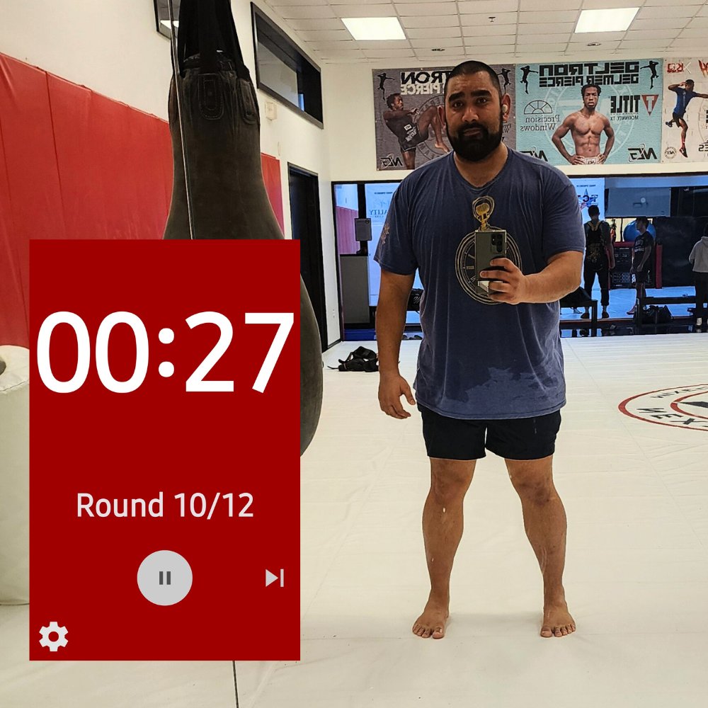 After work, I was tired but I put my shoes on and went to the gym.

Didn't feel like it but I put in some work! 10 rounds! Working on a lot of technique and working on weak points.

Glad I showed up.
Time to shower and do some work for next week's conference!