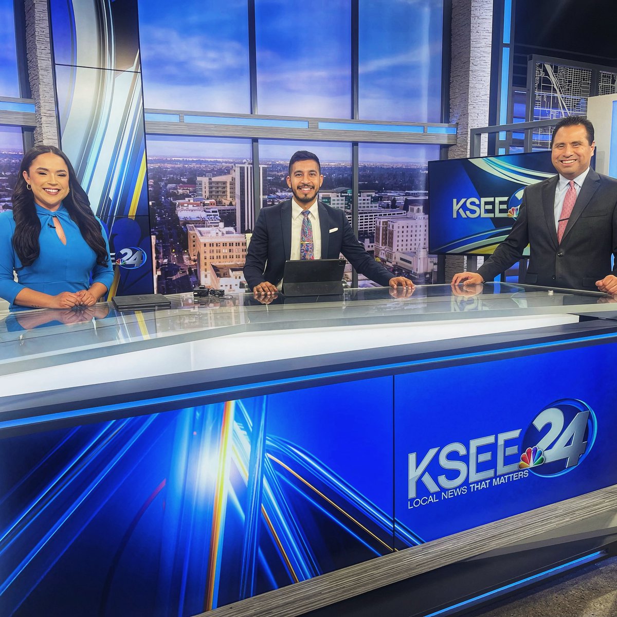 How often does this happen? Both @reynosotv and @vivianayvonnetv joined me in the studio for @ksee24 Midday on this Friday. #tvnews #thatnewslife #anchors #news #weather #newsies #Fresno #CentralValley #California @thatnewslife