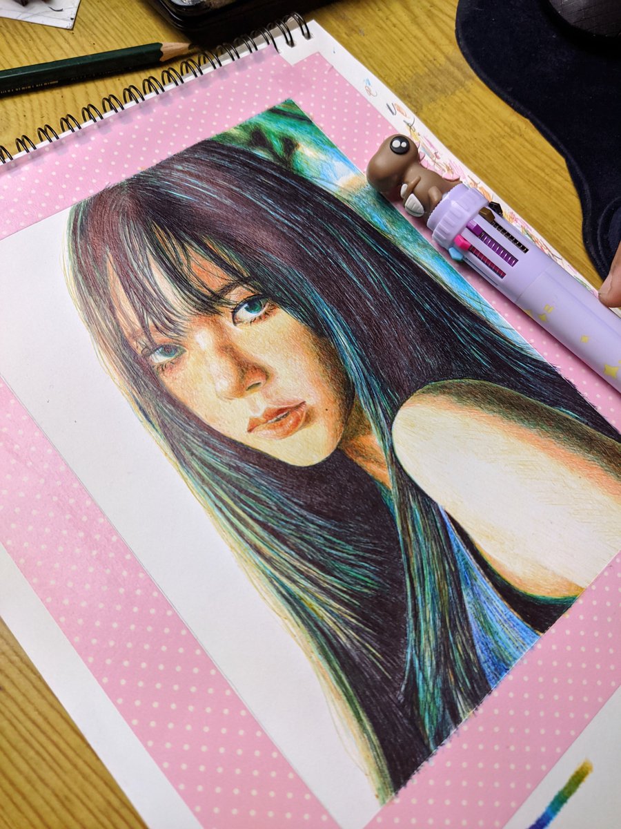 chocochipaldo's tweet photo. astaga !!! saya lupa upload hasil menggambar Karina pakai pena 10 warna 😂 
#KARINA
#aespa #aespafanart https://t.co/YstJqo8FcT