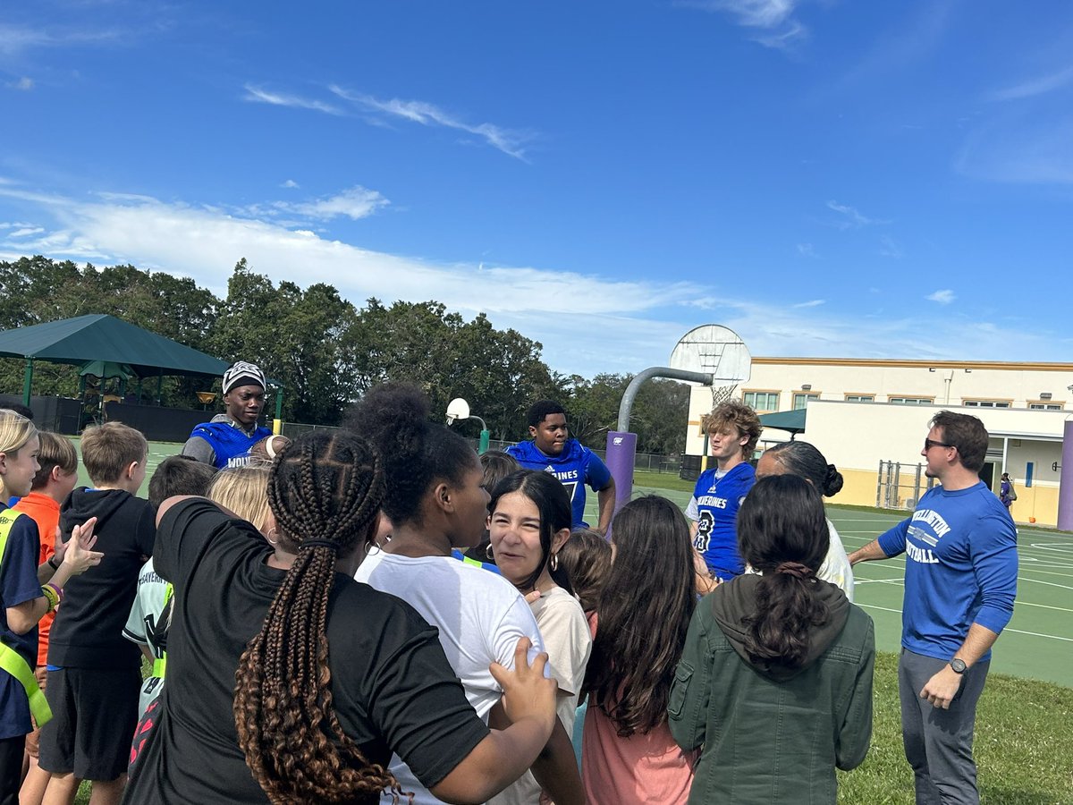Thank you to @CoachRossPryor and the Wellington High School Wolverines for visiting @ElbridgeGaleES. You made this Friday afternoon so fun and special! Thank you @MsHeatley1 for bringing all of your energy! #FridayFeeling @flpbis @pbstrulymatters #community #SchoolLife
