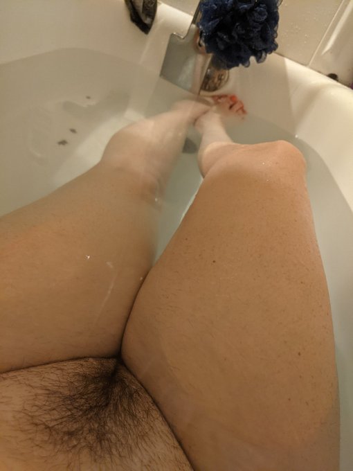 Join me? 👀🛀🚿   https://t.co/zQ4R73XJrh https://t.co/waMJLvztSc