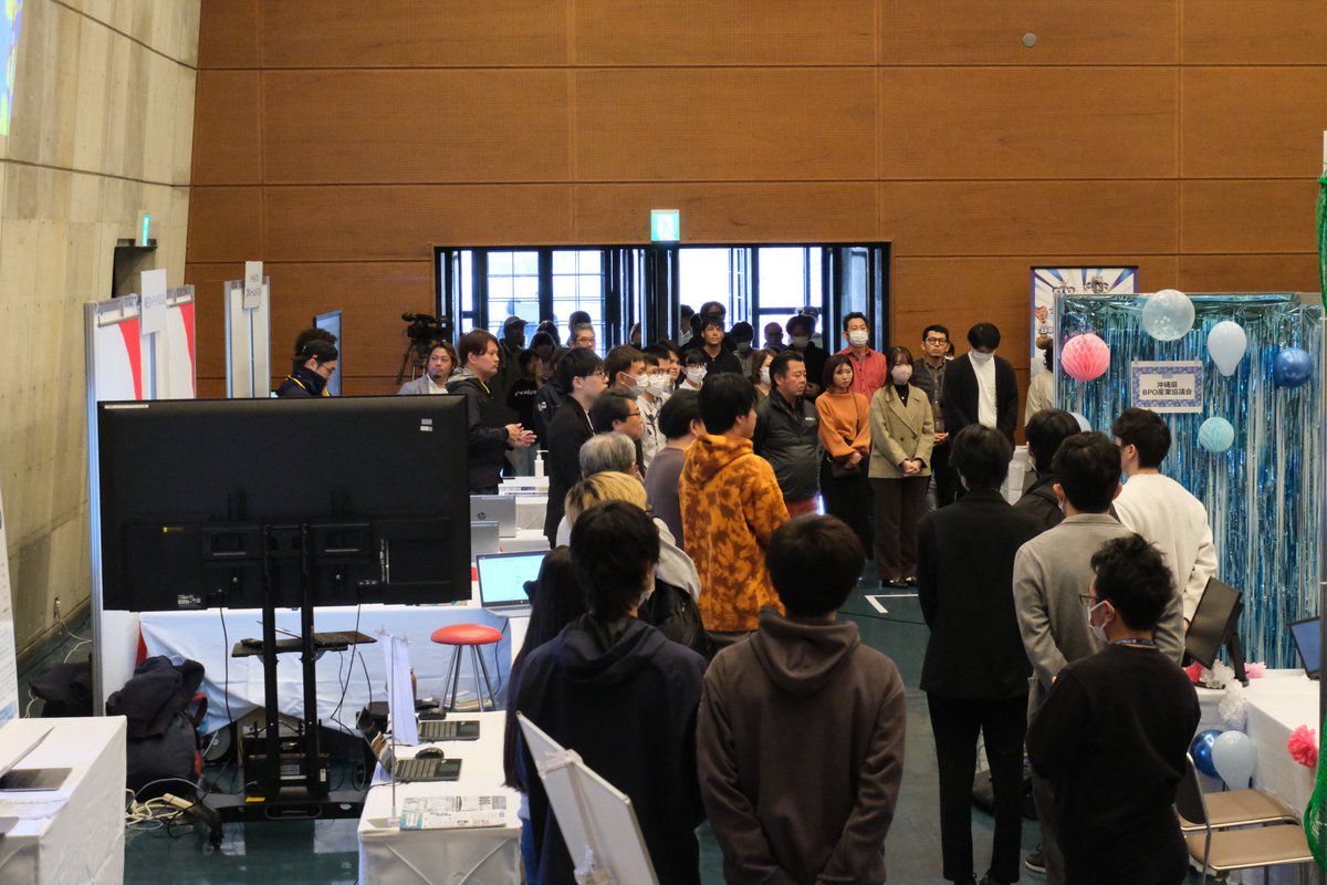 itmatsuri's tweet photo. ITフェスタ2024が開幕しました。会場の沖縄市民会館では朝早くからたくさんの方にご来場いただいています。
1月27日・28日の2日間開催しておりますので、ぜひご来場ください。
https://t.co/e6NHN1NCF2

#ITまつり
#ITC教育
#沖縄
#沖縄市
#イベント
#展示会
#ゲーム
#eスポーツ
#ドローン
#ロボット https://t.co/90J6MIITX7