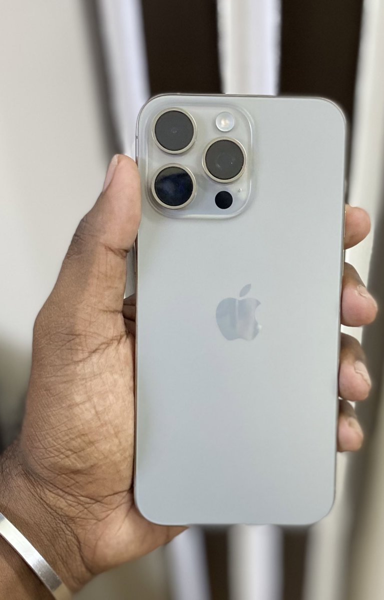 David_B60's tweet photo. Finally got it 🍎 #iPhone15ProMax tnx 2 my US 🇺🇸 cousin 🙌
#NaturalTitanium Love 💕
Happy Mrng Guys 😍 https://t.co/UIibfh7lxd
