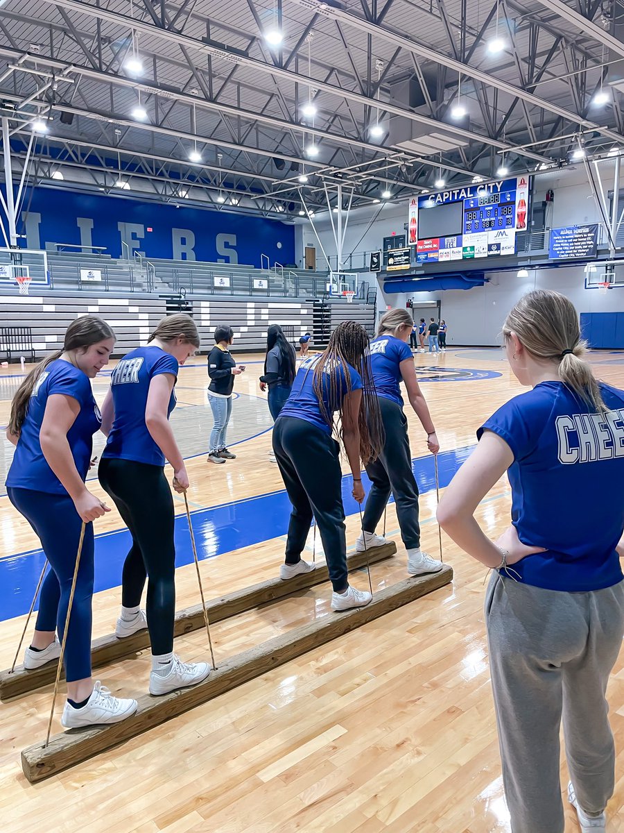 CCHS_cheerteam's tweet image. Team building with @NationalGuardMO What a great experience! #gocavsgo @CchscavsA @CCHS_Activities