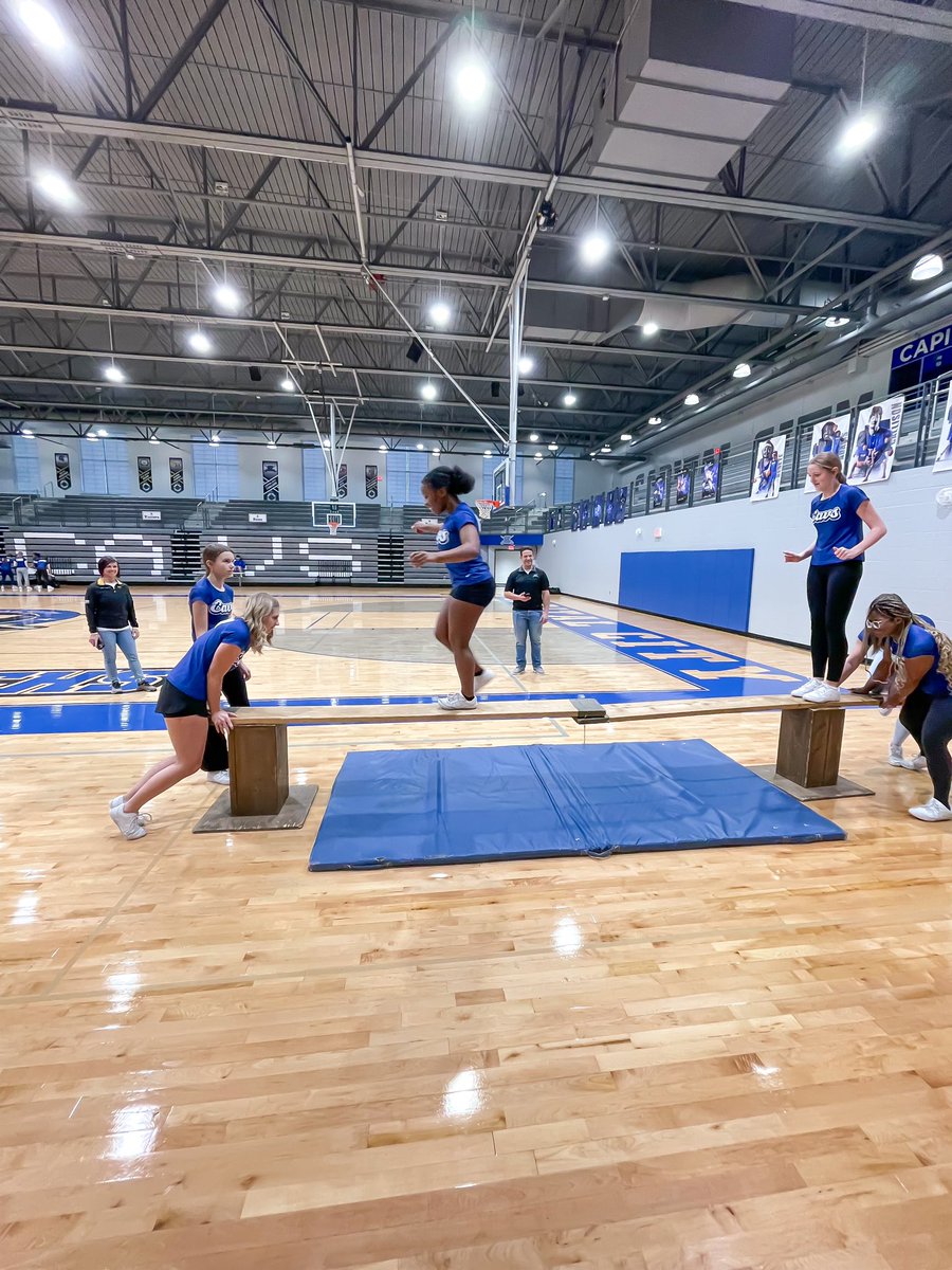 CCHS_cheerteam's tweet image. Team building with @NationalGuardMO What a great experience! #gocavsgo @CchscavsA @CCHS_Activities