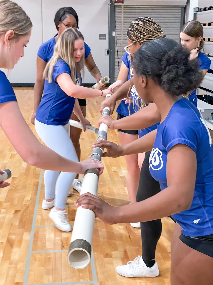 CCHS_cheerteam's tweet image. Team building with @NationalGuardMO What a great experience! #gocavsgo @CchscavsA @CCHS_Activities