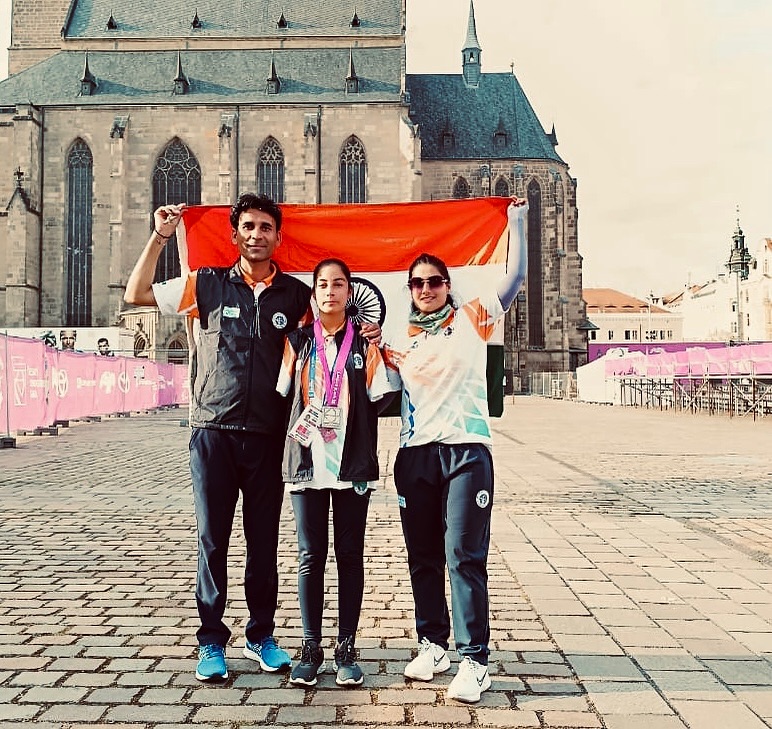 #Throwback to my time with my coaches Kuldeep Vedwan sir and Abhilasha Chaudary Ma'am in the Czech Republic 

Embracing My Flag. Happy Republic Day.

#RepublicDay2024 #RepublicDay #RepublicDayIndia #RepublicDayCelebration #sheetalDevi