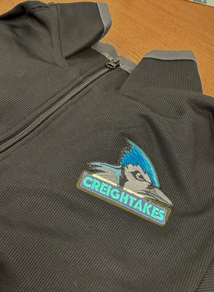 10,000 follower GIVEAWAY🔥 Give this tweet a LIKE to be entered in a drawing to win a CreighTakes 1/4 zip. Winner will be chosen at 10pm. We are also going to RETWEET our favorite moments with this account and pin them in the “highlights” section of our profile. Enjoy!!!