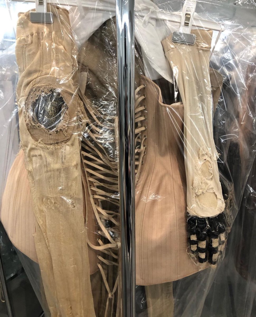 thesoftestaura's tweet photo. details behind the maison margiela artisanal 2024 collection (thread) https://t.co/1dQVh6YmuN
