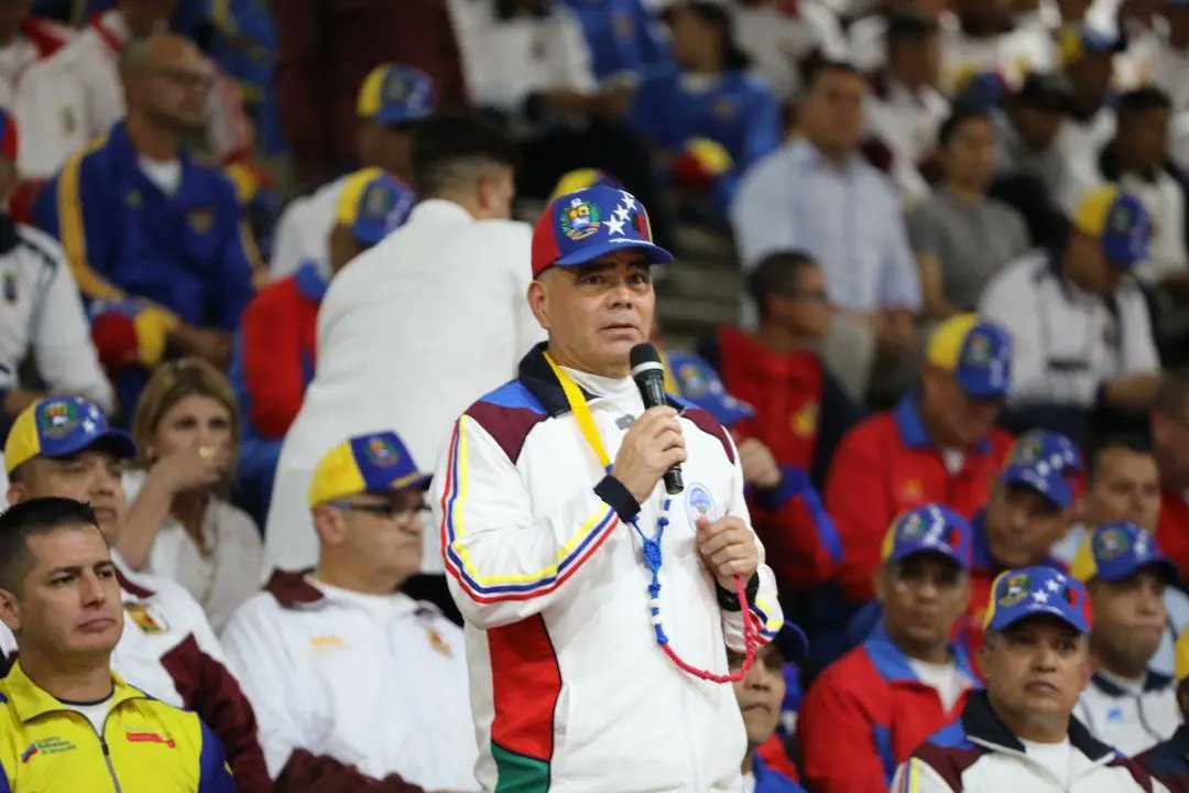 ArmadaFANBVzla's tweet photo. #EsNoticia El ALM @NeilVillanvs Cmdte Gral de la @ArmadaFANBVzla se complació al recibir en su Alma Mater al GJ @vladimirpadrino acompañado del #EMS de la #FANB y al #MPPJD @MervinMaldonad0 en la Inauguración de los XXXVI Juegos Inter Academias Militares, ¡Sólo unidos Venceremos! https://t.co/GYYYNmneBn