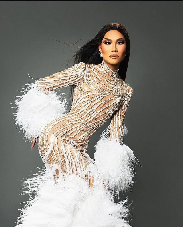 hugeasmammoth_'s tweet photo. it’s her day #DragRace https://t.co/grRnSmsZE6