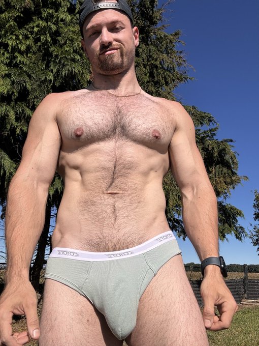 Any pubic hair lovers out there? 😏🤪 https://t.co/SX3tuS2L4P