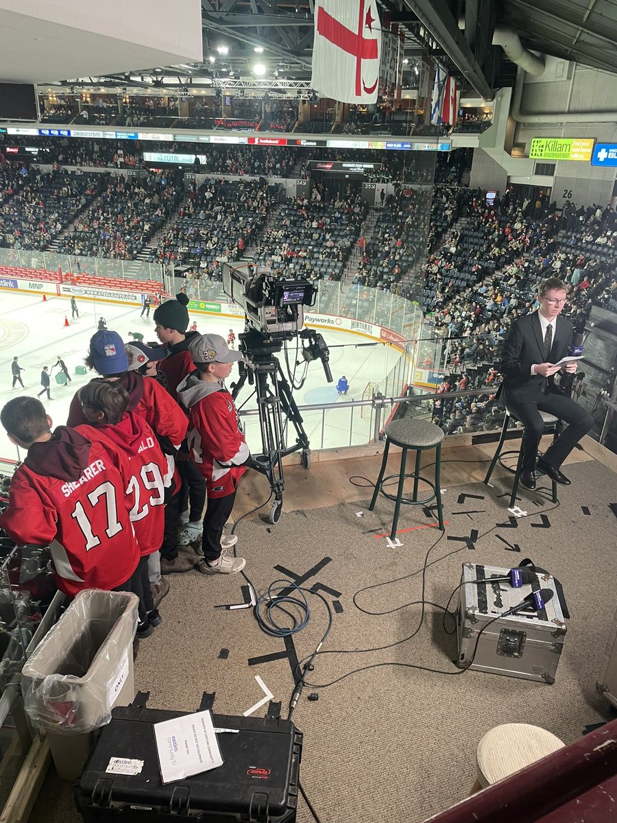 Big thank you to <a href="/Eastlink/">Eastlink</a> <a href="/eastlinkmavs/">Mavs Gillis</a> @eastlinktroy and everyone there for having the team on the broadcast tonight! Some excited kids and proud moments! A great interview! #ministickgate