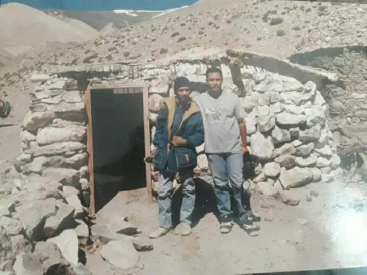 architorres's tweet photo. En los años 90 cuando muy poco se hablaba de #Minería en la provincia escribí mi tésis en Periodismo "La Minería puede cambiar la historia de #LaRioja".
Sigo pensando lo https://t.co/hqeLx5mjKf apasiona desde niño cuando una d mis abuelas me regaló piedritas con cuarzo riojanas. https://t.co/TMZg7uaiUZ