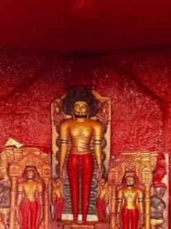 TheUniqueIdiot's tweet photo. @indiantweeter @labanya Jain idols in Nagarjuna caves, khadki, Toranmal Ghat road, Maharashtra converted to Hindu deities. https://t.co/ezw95HUamf