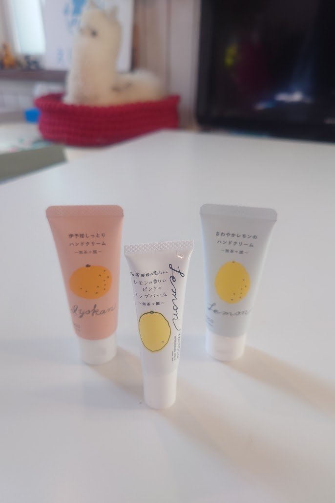 🌞11:00-16:30営業です。#MUDJeans　ポップアップ、好評開催中。#無茶々園 のハンドクリームとリップバーム。愛媛の柑橘類の香りが優しいです。 #鎌倉 #エシカル #フェアトレード