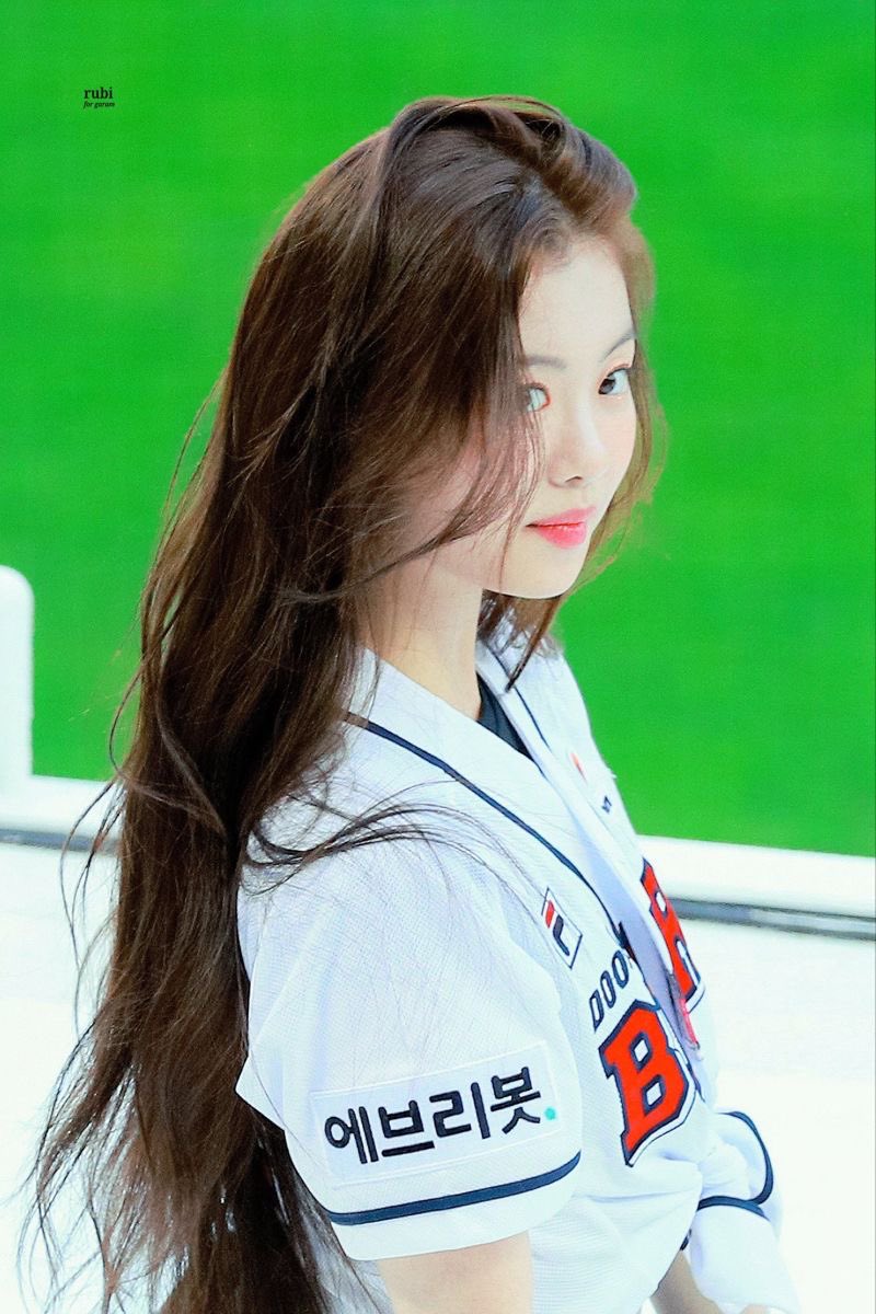 saminagrm's tweet photo. girls don’t want boys, they want kim garam https://t.co/WYDe2FVw8g
