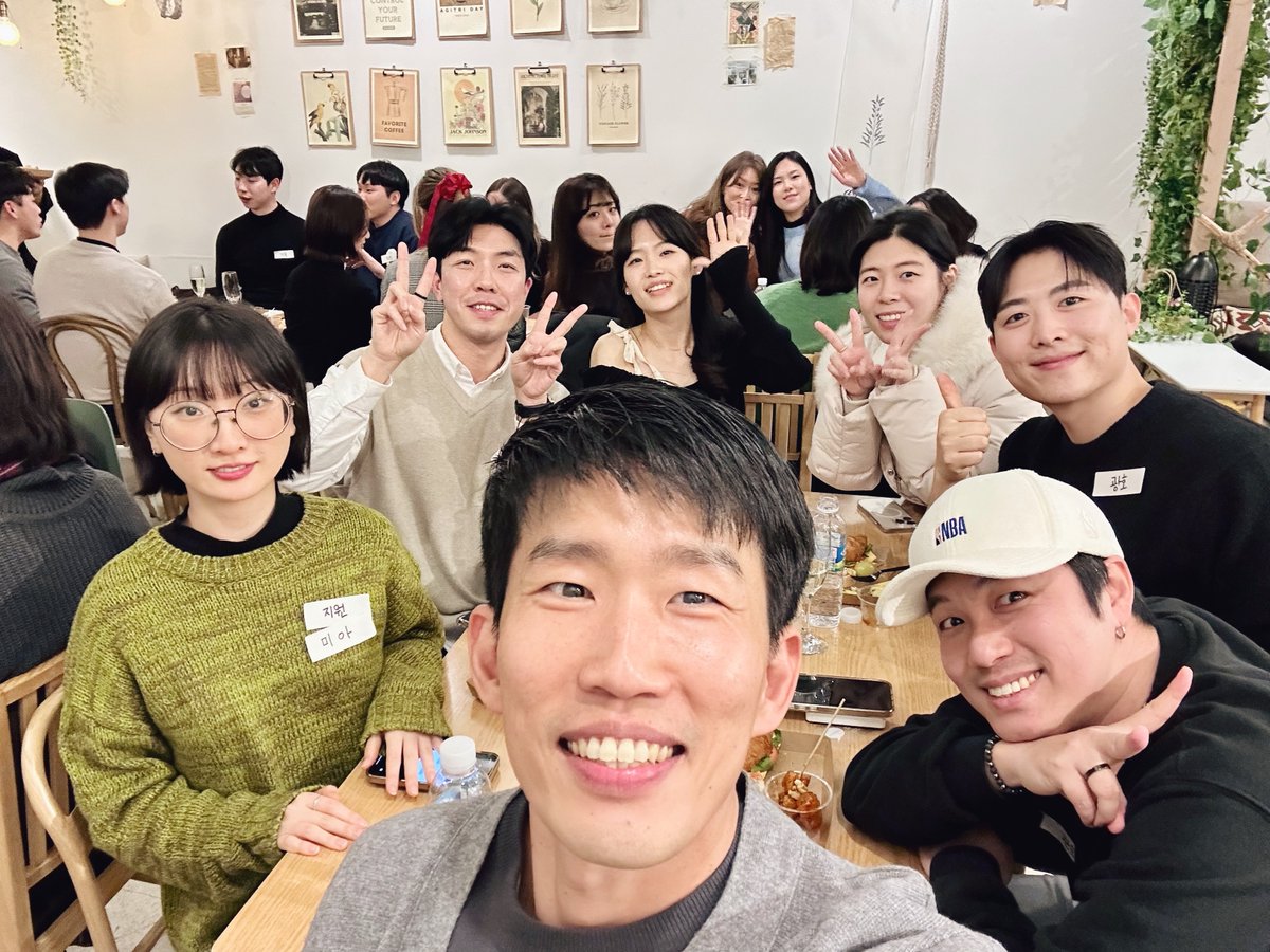 ttmik's tweet photo. Some of your favorite Korean teachers in one room! 😍🇰🇷🎉 Whom do you recognize?
제가 정말 멋지다고 생각하는 한국어 교육 콘텐츠 크리에이터분들과 만나서 즐거운 대화 나눌 수 있어서 행복했습니다! https://t.co/nw4JCWMoCd