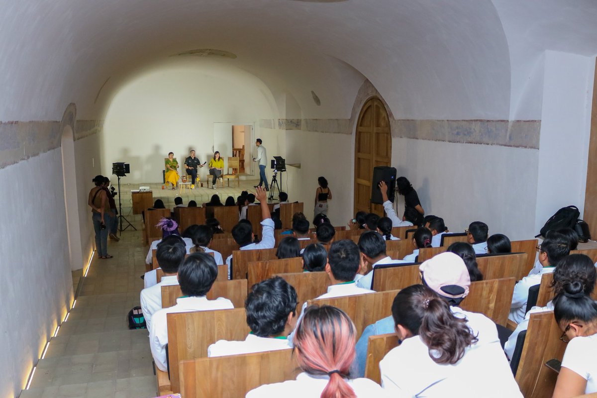 TaniaLopezXoxo's tweet photo. Hoy nuestros estudiantes de Gastronomía se motivaron, cambiando sus perspectivas acerca del mundo culinario con la conferencia magistral que brindó el reconocido chef @AlbertoFerruz: "Estrellas Michelin, Inspiración para una Nueva Generación de Cocineros Oaxaqueños"... (1/2) https://t.co/wlylMszTwd