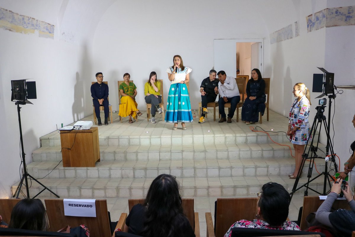 TaniaLopezXoxo's tweet photo. en compañía de la Coordinadora de Sala de Grupo #BonAmb, Cristina Prados y la chef @OlgaCabreraOax.
 Sin duda, su visita representa un aliciente a las y los estudiantes para alcanzar grandes metas y ser las y los protagonistas que pongan en alto a la cocina tradicional oaxaqueña. https://t.co/yV46cDps02