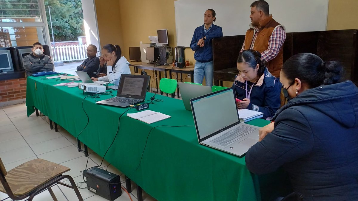 epoem1951's tweet photo. Docentes de #EPO195 en  JAFI para analizar y evaluar el proceso de educación en la 1ra fase experimental del MCC y revisar de manera crítica el desarrollo de los aprendizajes esperados en MEPEO y  metas de aprendizaje en la NEM. #SOMOSEPO195.@DGEMSedomex @EdomexDgfa @Edomex_TBC https://t.co/NXtmSKNlKM