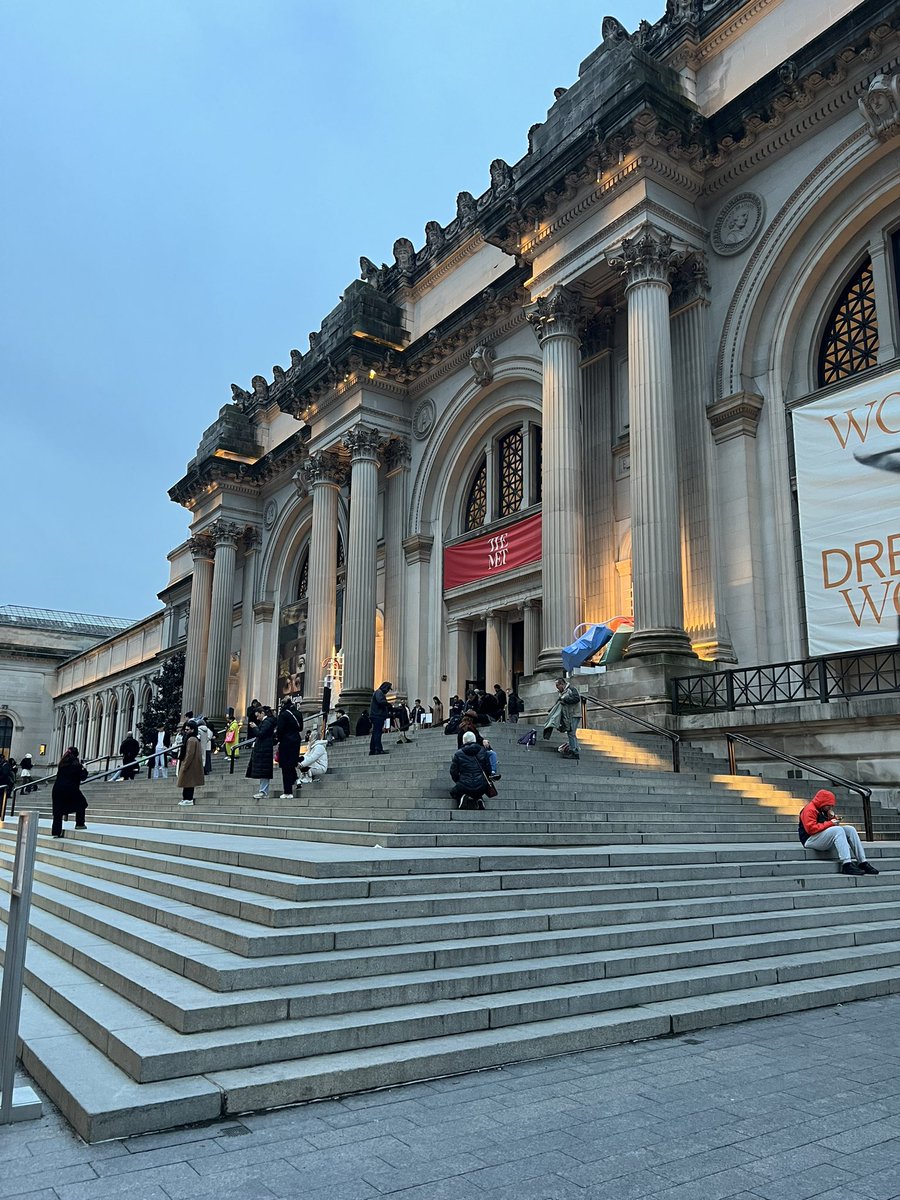 teamLLM's tweet photo. The Metropolitan Museum of Art #NewYorkCity https://t.co/DxUSDY87jk