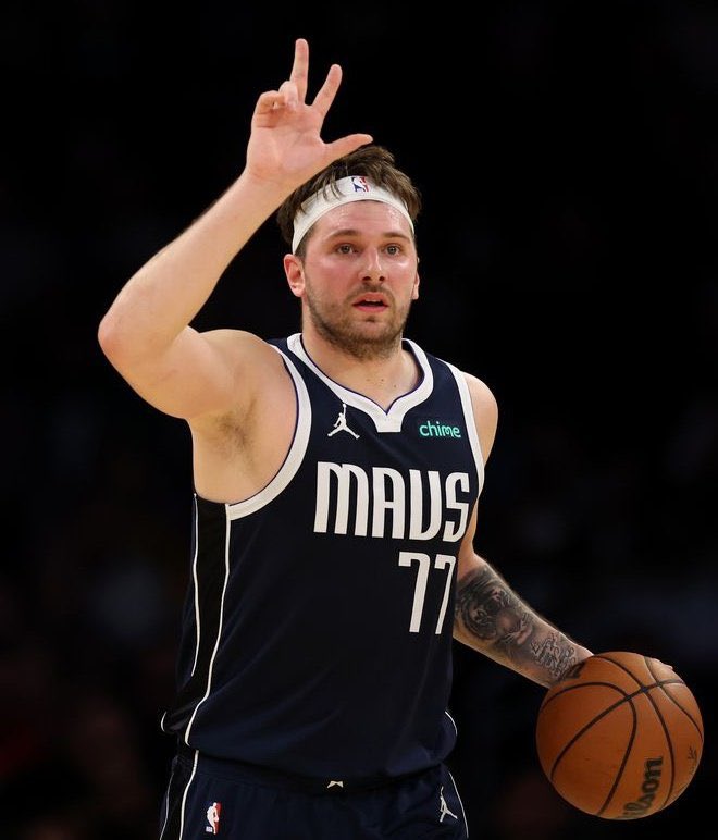 LUKA DONCIC HOY:

𝟕𝟑 𝐏𝐔𝐍𝐓𝐎𝐒 (𝟐𝟓/𝟑𝟐 𝐞𝐧 𝐓𝐂 𝐲 𝟖/𝟏𝟑 𝐞𝐧 𝐓𝟑)
𝟏𝟎 𝐑𝐄𝐁𝐎𝐓𝐄𝐒
𝟕 𝐀𝐒𝐈𝐒𝐓𝐄𝐍𝐂𝐈𝐀𝐒

LA MAYOR PUNTUACIÓN EN LA HISTORIA DE LOS DALLAS MAVERICKS

LA MAYOR PUNTUACIÓN DE UN JUGADOR DESDE LOS 81 PUNTOS DE KOBE BRYANT

H-I-S-T-Ó-R-I-C-O
