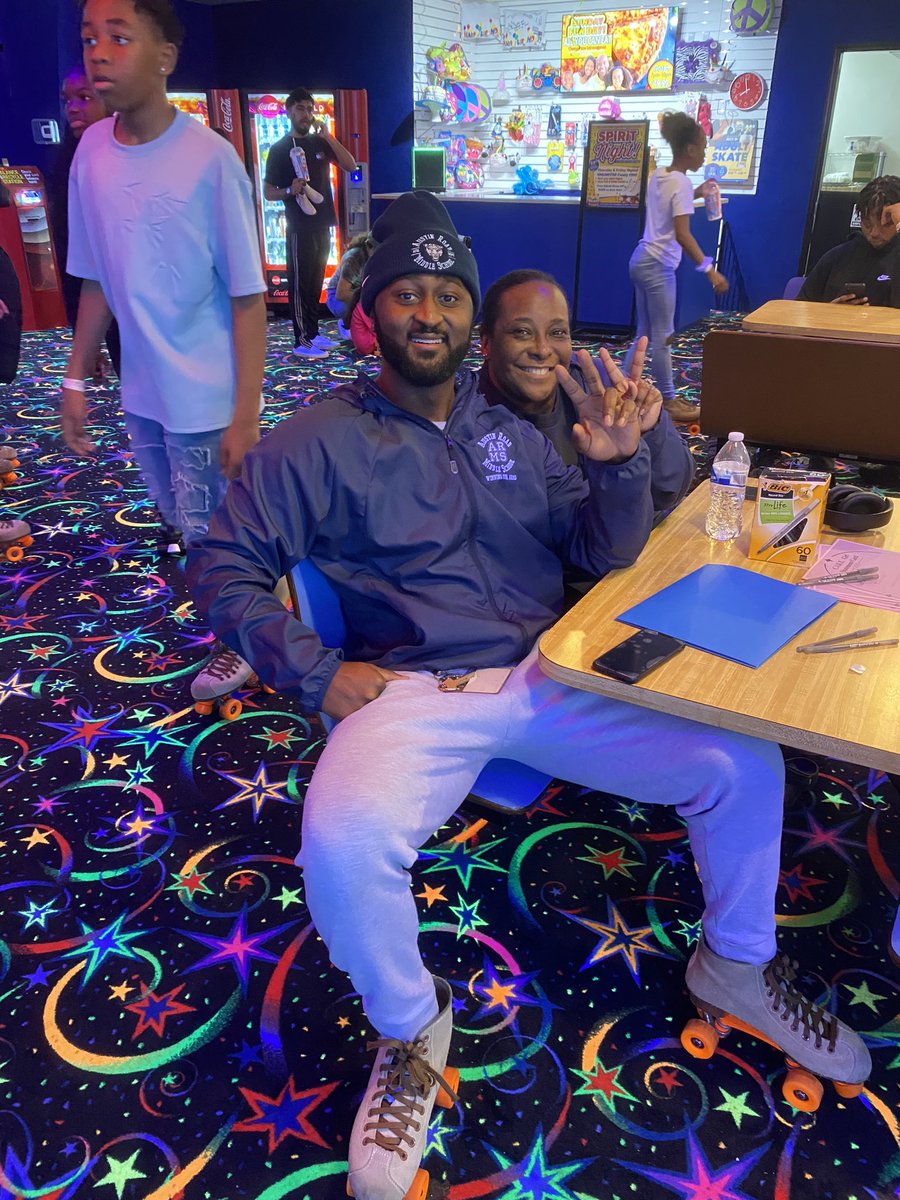 CAKEforGirls's tweet photo. We appreciate the love and support shown to us tonight. Thank you to everyone that was willing to spend their Friday night with C.A.K.E.
#BetterTogether @LibraLBrittian @AOAddison_ @MajorJones_ @KandiceOfESE @BWashing10 @AustinRoad_100 https://t.co/YUYPfxeCwa