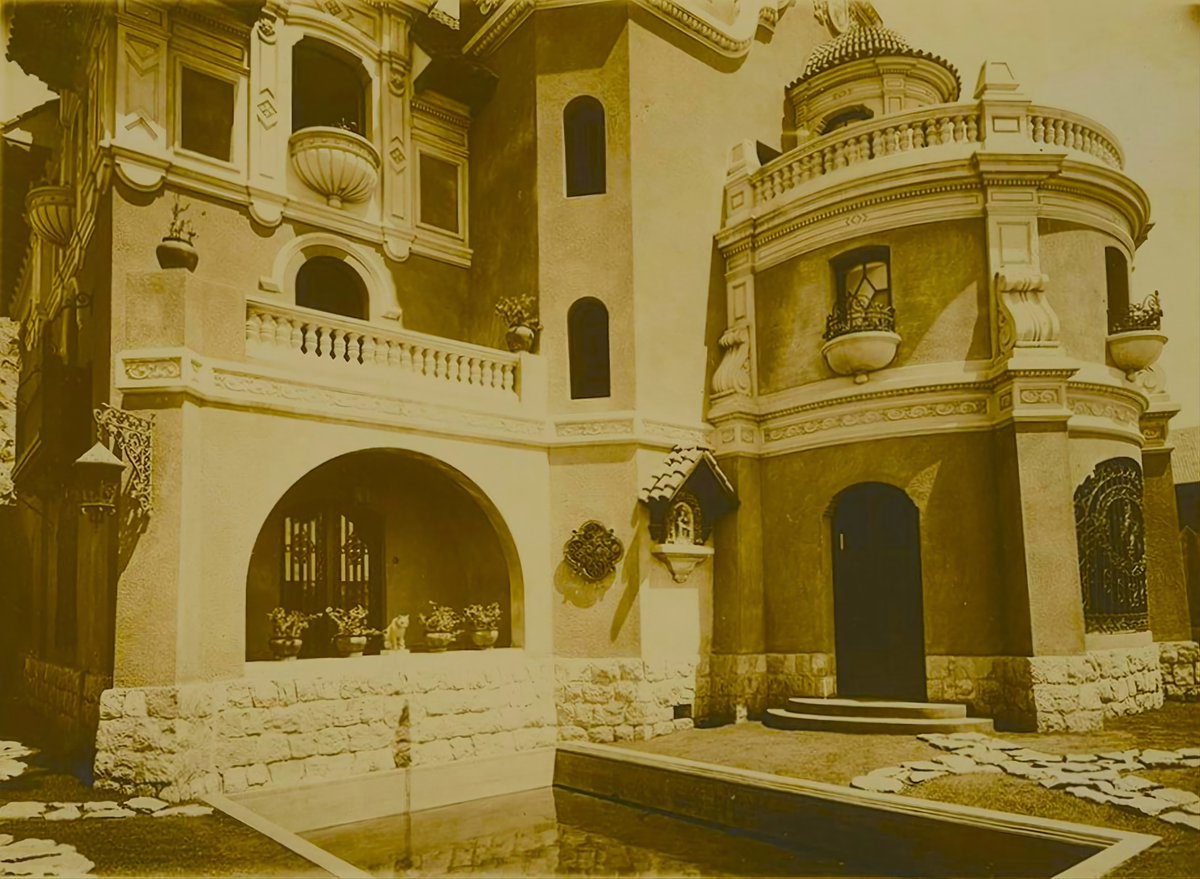 hey <a href="/PhotoColorizer/">Kolorize</a>