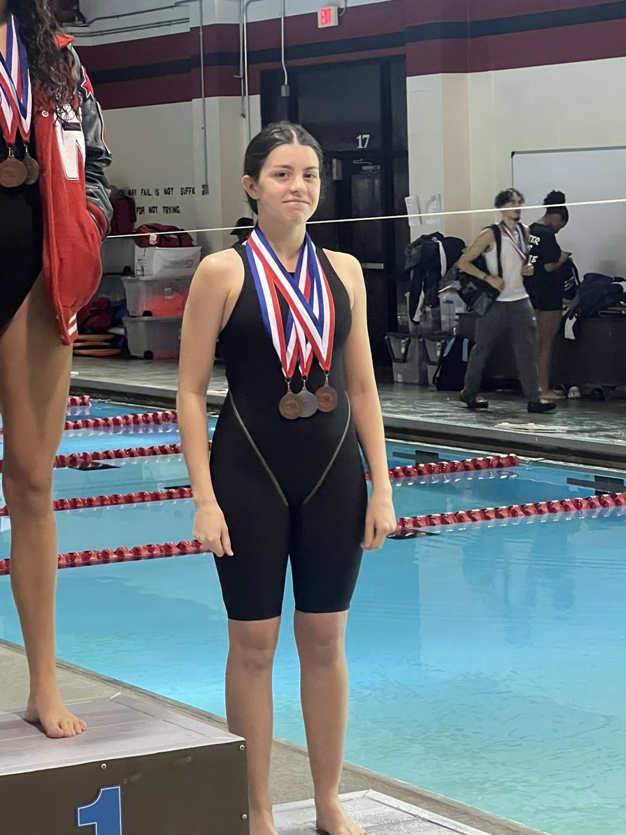 Congratulations to Elizabeth Upton!!! 2nd in the 200 medley relay, 3rd in the 200 IM and 100 breaststroke and 1st in the 400 freestyle relay. She is ready for Track Season 🏃🏻‍♀️ @DerrellOliver @single_antonio