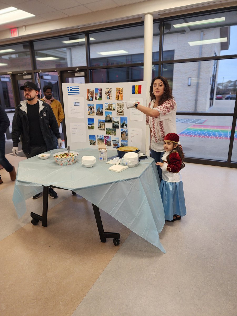 MrsMcCue1318's tweet photo. The #multiculturalfair was a hit @LiscanoElem! Can't wait for next year! #FisdElevate #OURFISDSTORY @FISD_EB ##LiscanoProud https://t.co/c9CMf65vJ0