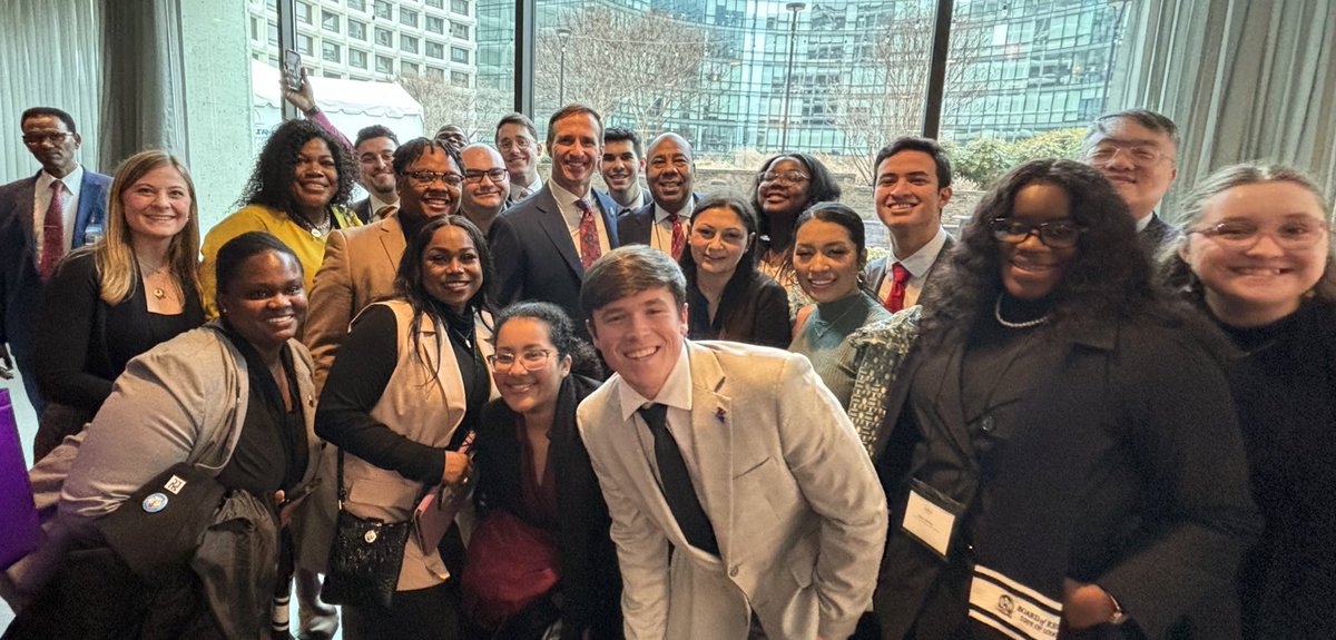 KimHunterReed's tweet photo. How cool is this? Big thanks to the Washington Mardi Gras King @drewbrees for stopping by to say hello to our student body presidents. One more reason to love that forever @Saints Thanks a million -Geaux Drew! #COSBP @LA_Regents https://t.co/ITlRjGl4Zc