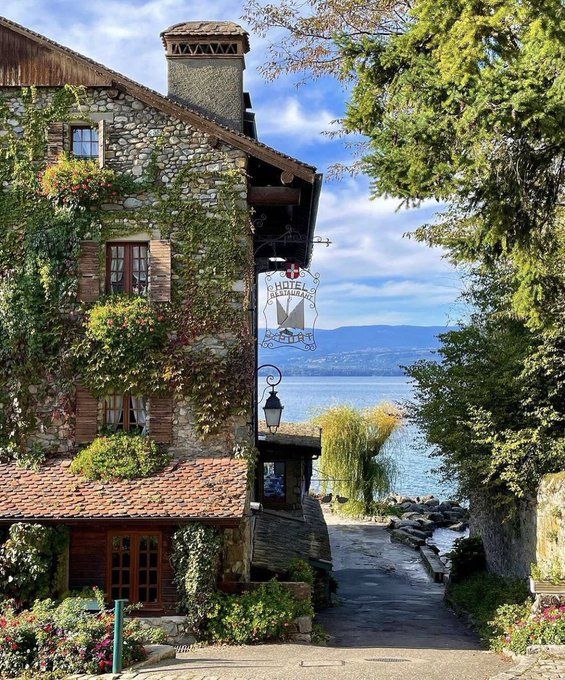 skpstaffs's tweet photo. Yvoire, France 🇫🇷 https://t.co/AJpyyNJppA