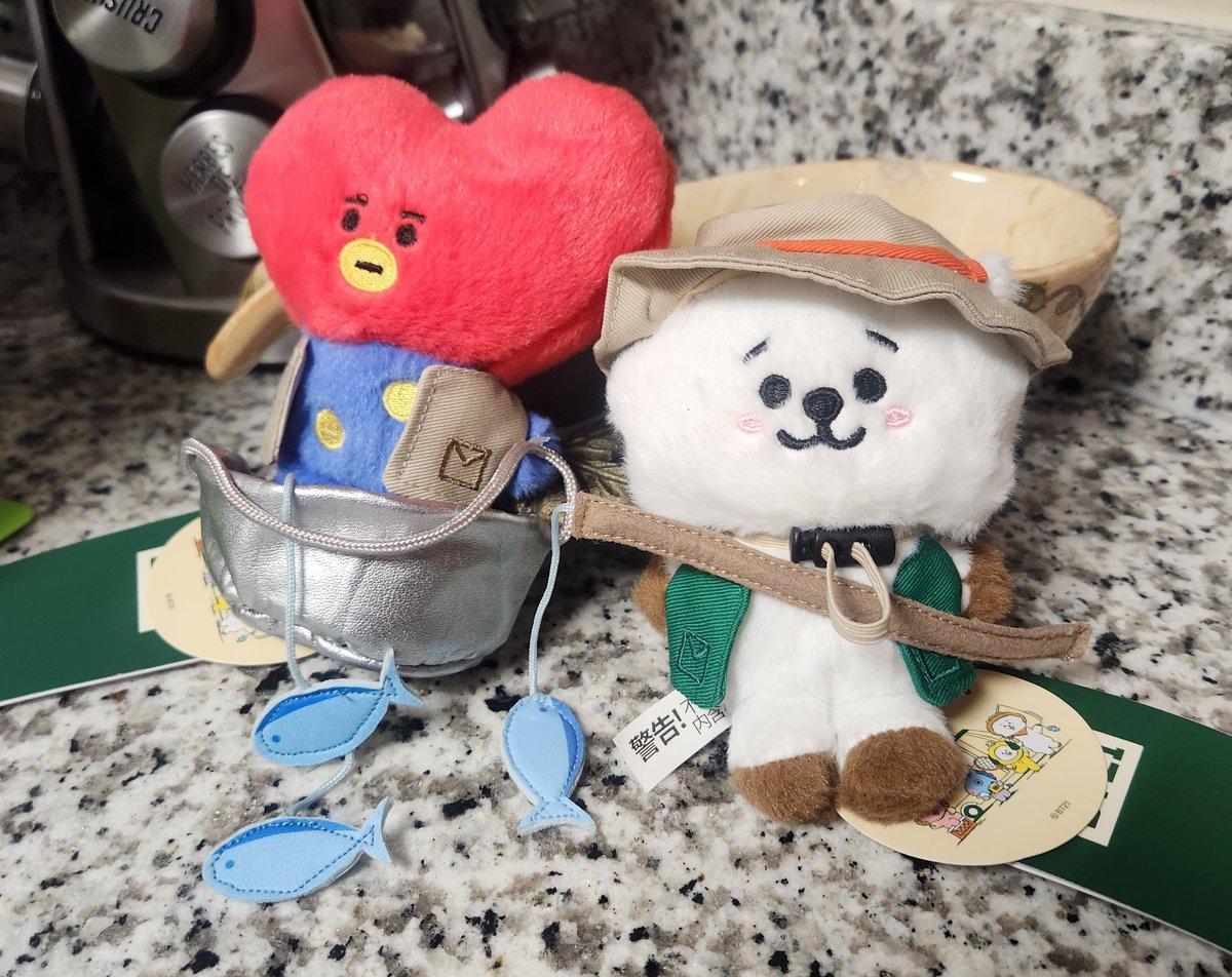 Tata and RJ have matching fish!!

Tata from the NYC Line Store + RJ from the Austin Pinkbox 🐟

#TARJ