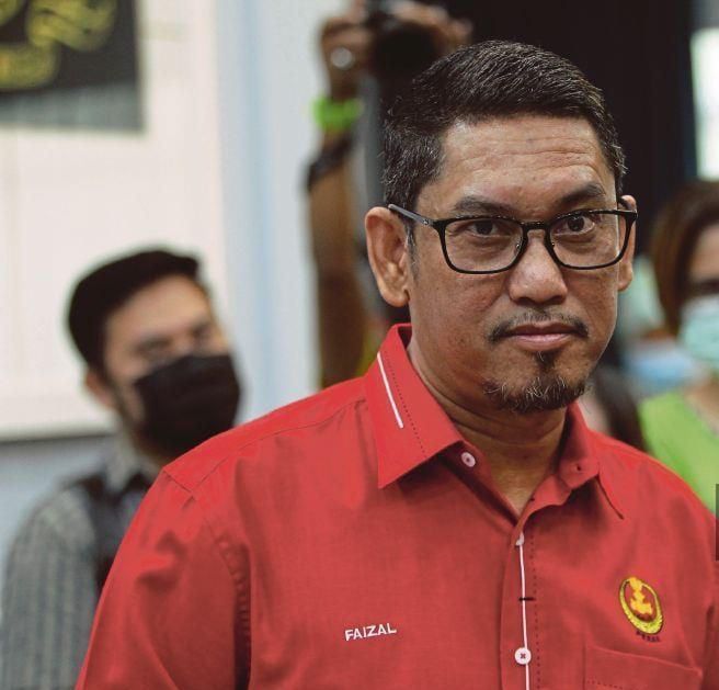 harakakdailyHD's tweet photo. [TERKINI] Faizal Azumu kekal beri sokongan kepada Muhyiddin walaupun tiada kerusi parlimen. https://t.co/rG0Vu01hsZ