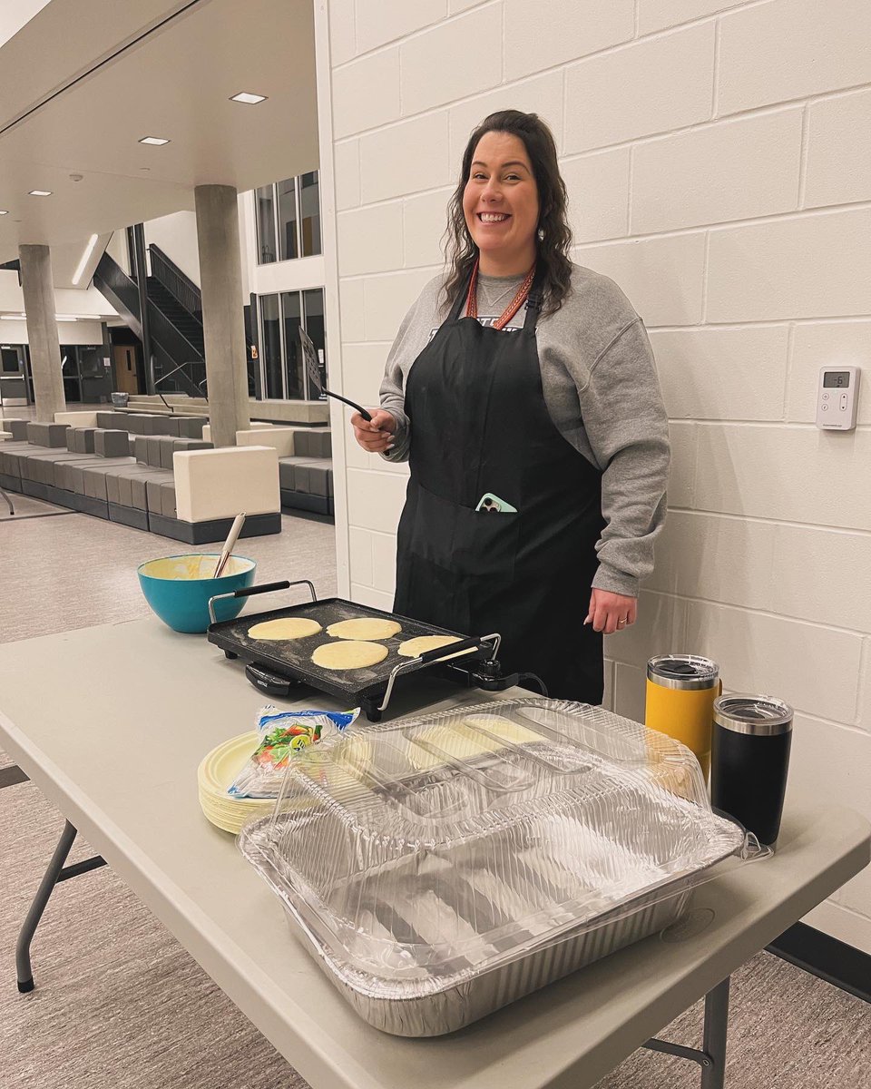 PTCollegiateWpg's tweet photo. #ptcspirit #ptccommunity thank you to all the amazing staff who volunteered to cook and provide students with pancakes this morning. #wheretobe? PTC! Now for a weekend of ๐ Amazing! https://t.co/LpxIL50xpE