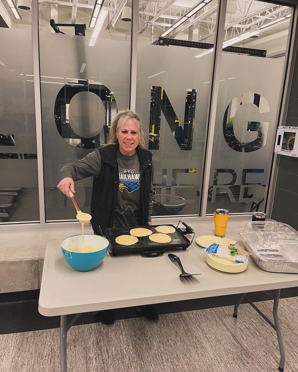 PTCollegiateWpg's tweet photo. #ptcspirit #ptccommunity thank you to all the amazing staff who volunteered to cook and provide students with pancakes this morning. #wheretobe? PTC! Now for a weekend of ๐ Amazing! https://t.co/LpxIL50xpE