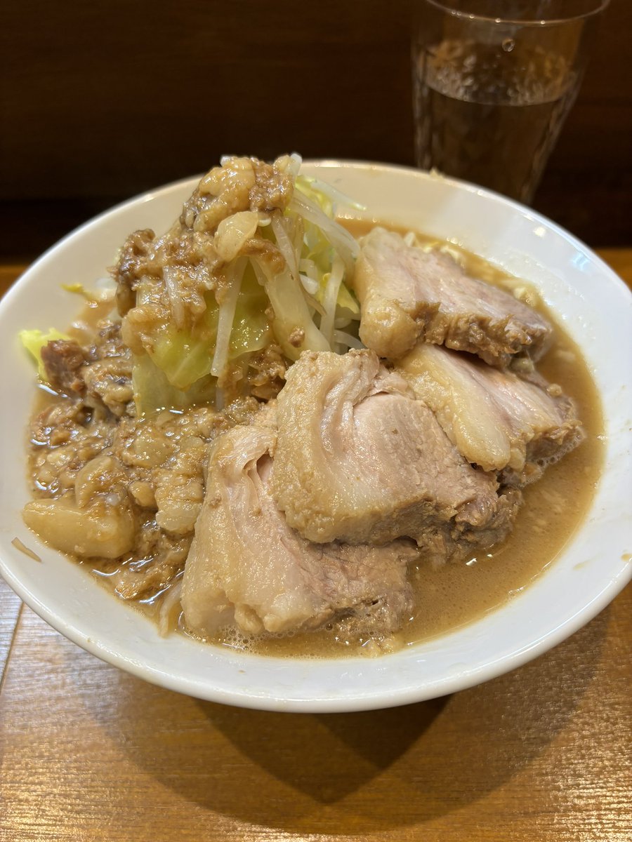 元メルブラ勢の子が修行を経て二郎系ラーメン屋をオープンさせたので
三重県四日市の 麺屋RiSA(<a href="/MenyaRisa/">麺屋RiSA</a>)
に行って来ました

二郎系詳しくないけどとにかくうめぇ！個人的には麺がｱﾌﾞﾈｰもん使ってるかと思うくらい美味しかった
近隣の方もそうじゃない方も是非行ってみてくれー