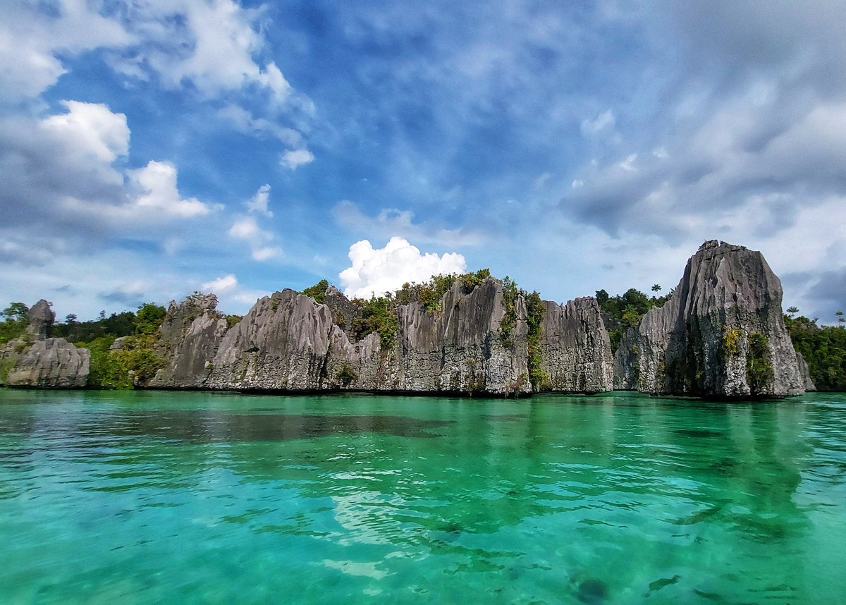 MyTrip_magazine's tweet photo. #Yapap di #Misool #RajaAmpat benar2 menyuguhkan pemandangan indah yg sureal! MyTrip melayani permintaan private #trip maupun join trip ke Raja Ampat. https://t.co/5XNIGqAa9n
