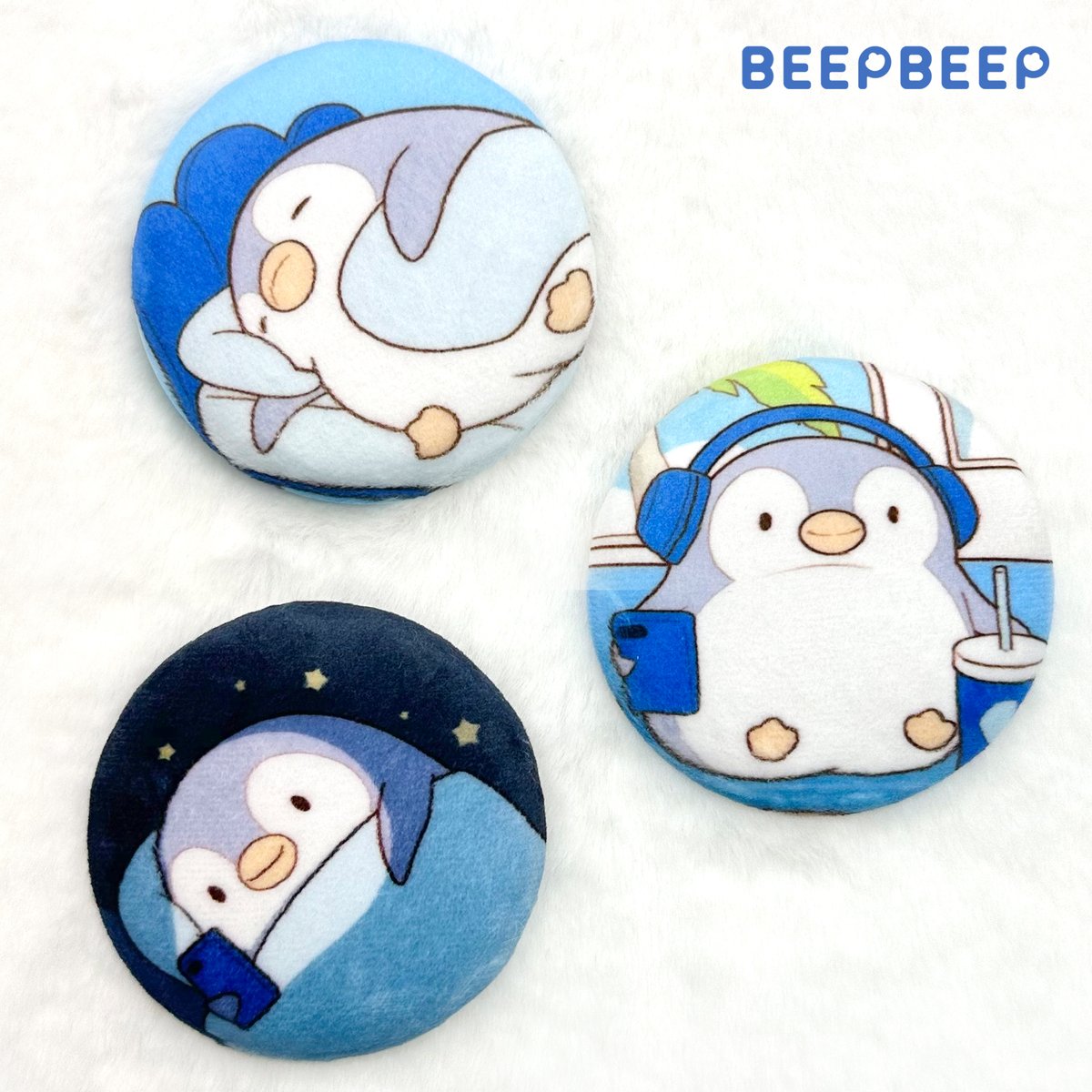 BeepBeepPenguin's tweet photo. I have always wanted to make these kind of fuwa-fuwa faux fur buttons. Squishing BeepBeep is so therapeutic. Can't wait to show you in person. https://t.co/OZMQJi38F2