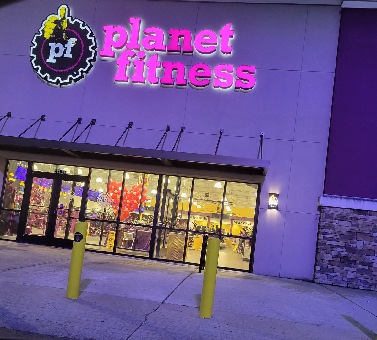 wanda_mathgeek's tweet photo. Day 26: Thank you @FCS_FAVE Step Challenge! You made me finally use my gym membership I never canceled since 2020π€¦π½ββοΈ Mind you I only did a mile on the treadmill, but it's a start.....it's a start π₯Ήπ₯² #theFAVEway #FAVEfit #StepSprintSquad https://t.co/lfDXjdF3LW