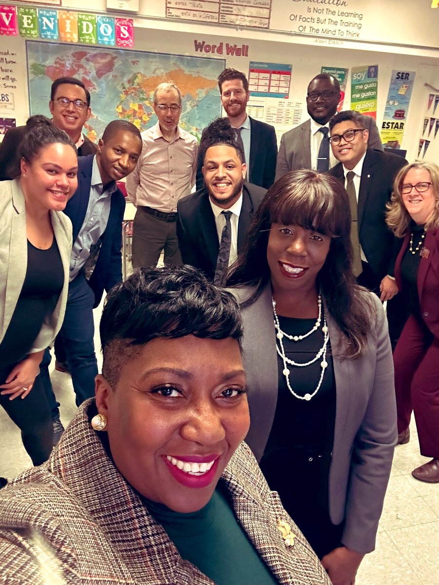 If it wasn’t for the Bronx! Shout to our Parent Leaders who are our partners as we strive to improve student achievement. In good company with my team and @BXHS_SuptPeart and her team. #sistersupts #bronxstrong