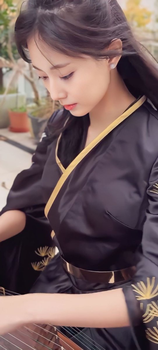 Happy Saturday, everyONCE! 💙

You deserve to have your own concert with your unnies in your home country, Taiwan, Chou Tzuyu. 🇹🇼

#TZUYU
#TWICE