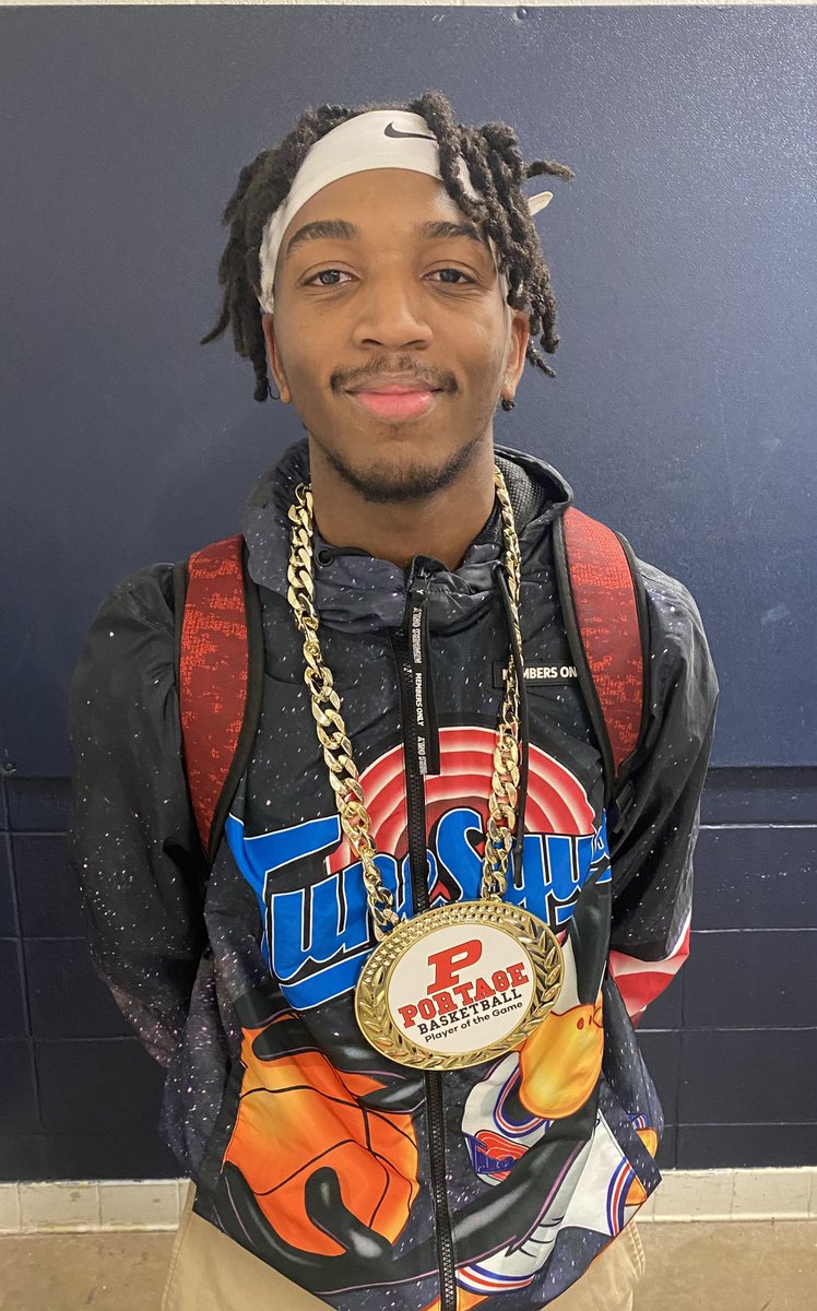 Jaysean King with the Player of the Game chain after his 14 pt 5 reb and 3 charges taken performance in a 60-52 win over MC. Go Big Red!! 🏀❤️🏀❤️