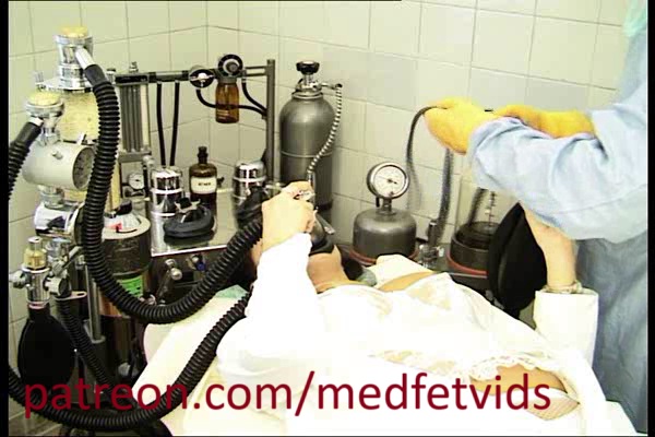 Otib ketayotgan qizlarga jilmayib qoyaman