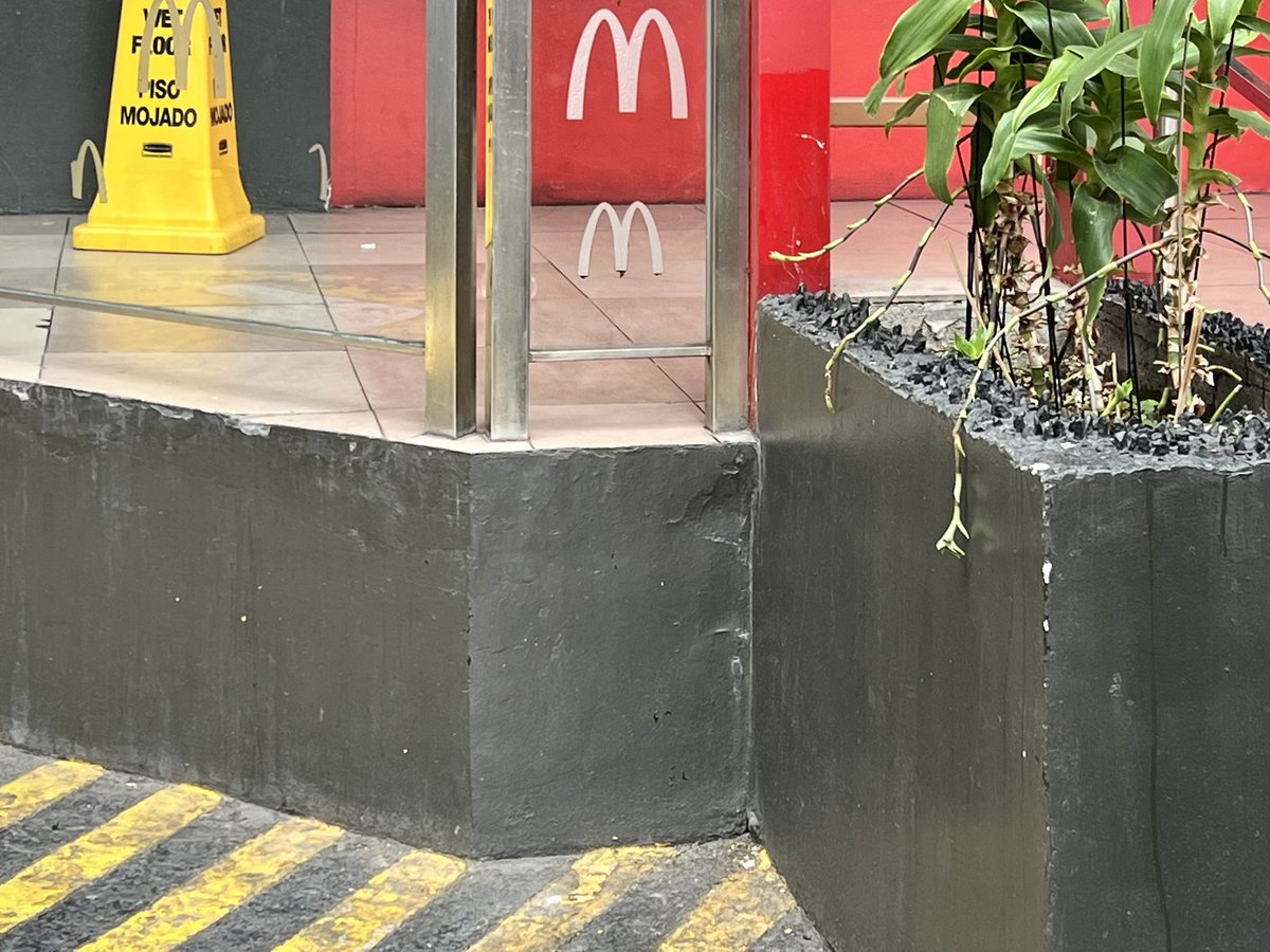 iracruz's tweet image. When you’re such a terrible person you’d actually go out of your way to make life difficult for others #HostileArchitecture